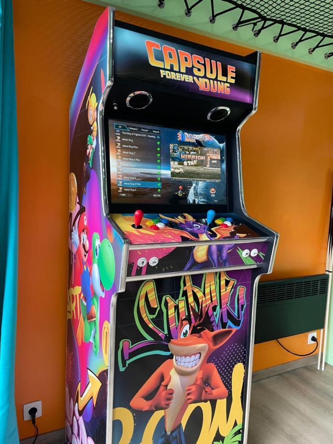 Capsule Forever Young - Jacuzzi - Sauna - Billard - Arcade De Jeux - Netflix & Home Cinema - Ping Pong Hastiere-par-dela Exterior foto